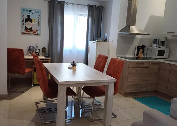 Sarah דירה זאדאר