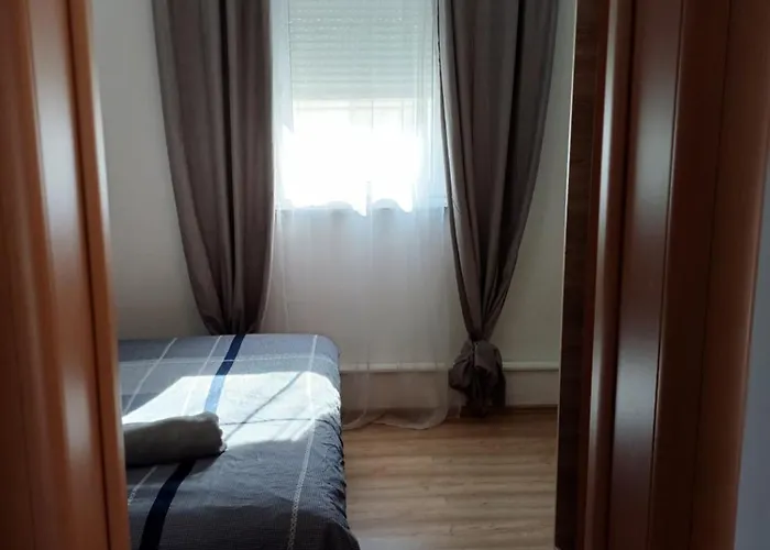 דירה Sarah זאדאר