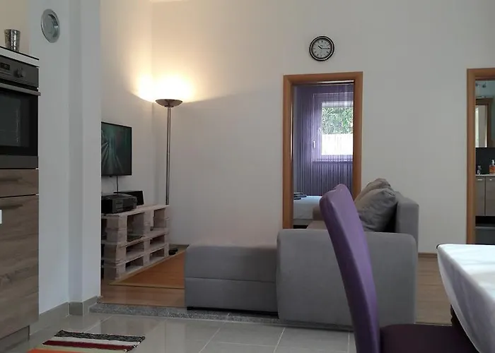 Sarah דירה זאדאר