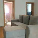Sarah * Zára