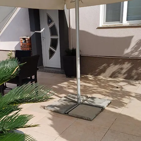 Sara * זאדאר